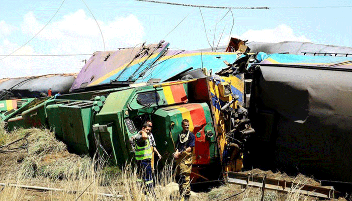 দক্ষিণ আফ্রিকায় ট্রেন ও ট্রাকের সংঘর্ষে ১৮ জন নিহত