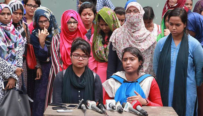 ক্লাস বর্জনের ঘোষণা দিলেন ঢাবির ছাত্রীরা