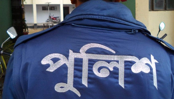 দুই পুলিশ কর্মকর্তাসহ ৮ জনের বিরুদ্ধে মামলা