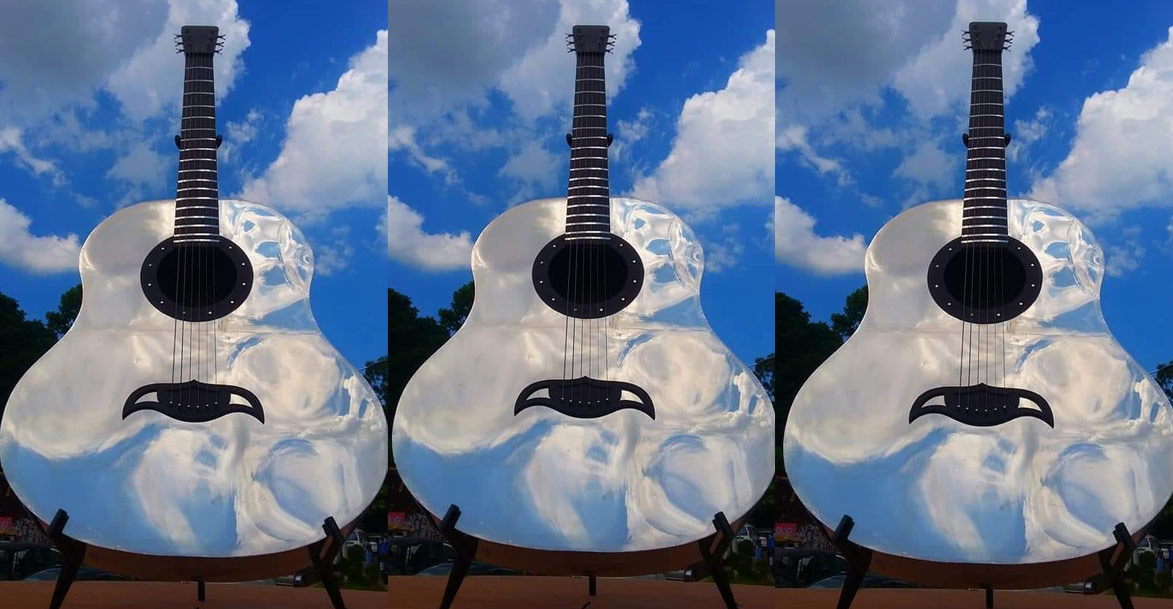 আইয়ুব বাচ্চুর ‘রুপালি গিটারে’ ছেঁড়া মেঘের নীলাকাশ