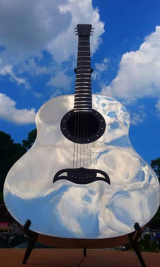 আইয়ুব বাচ্চুর ‘রুপালি গিটারে’ ছেঁড়া মেঘের নীলাকাশ