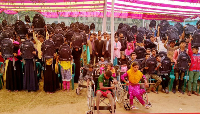 শিক্ষার্থীদের মাঝে স্কুল ব্যাগ ও হুইল চেয়ার বিতরণ