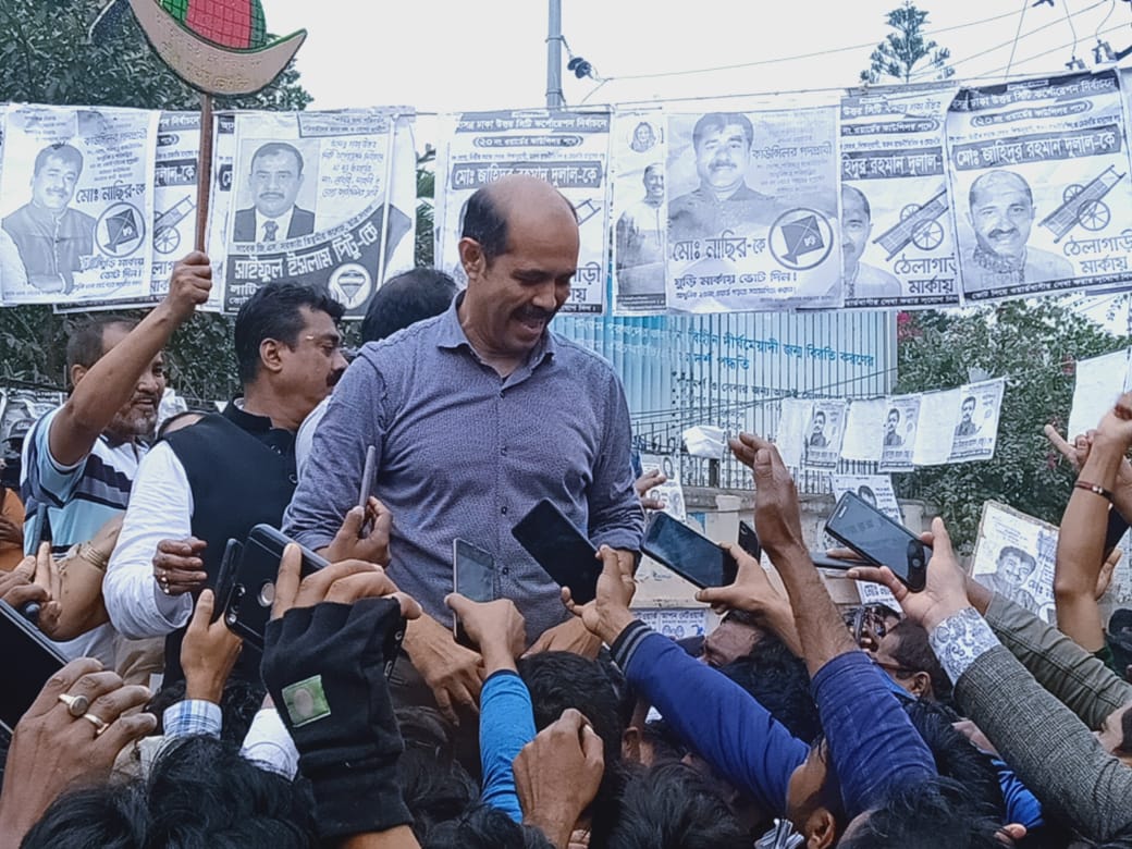 নির্বাচনী প্রচারণায় ঢাকা উত্তরের মেয়রপ্রার্থী আতিকুল