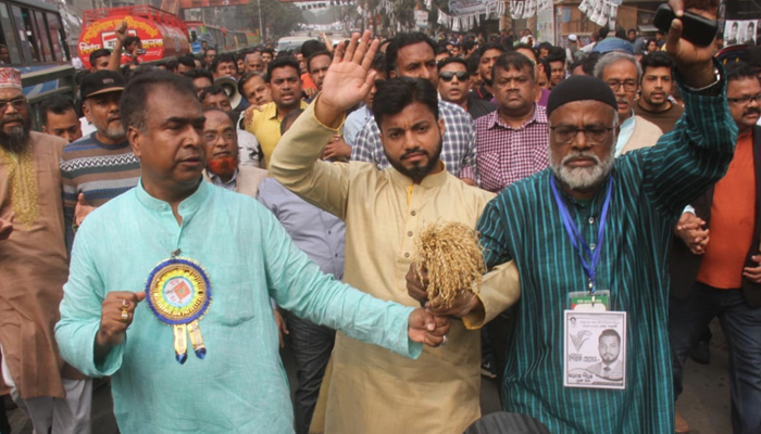 পোস্টার ছিঁড়ে জনগণের মন থেকে মুছতে পারবেন না