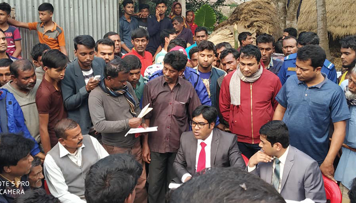 বাঁধ উচ্ছেদে ইউএনও, মামলা দিলেন দখলদার!