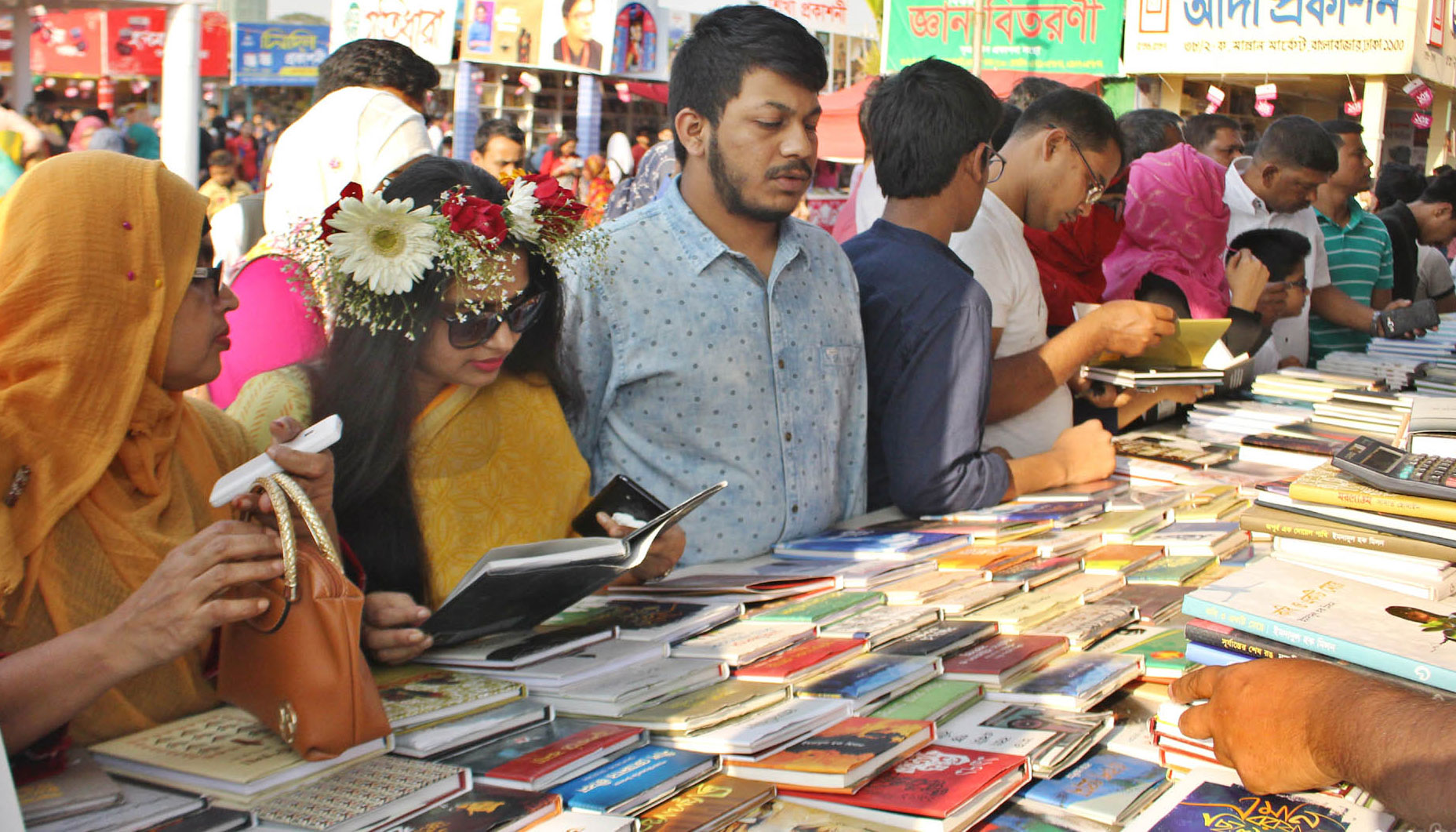 এবারও রেকর্ড ভাঙলো বইমেলা