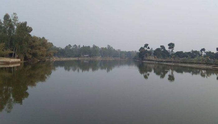 প্রভাবশালীদের দখলে রাজারহাটের জলমহাল