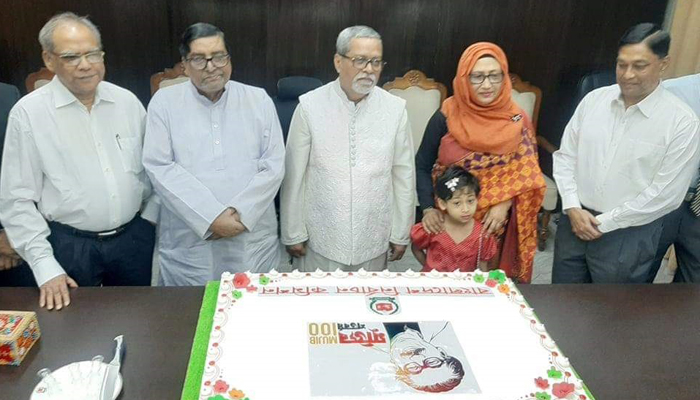 করোনায় উপনির্বাচন স্থগিত করতে চায় না ইসি