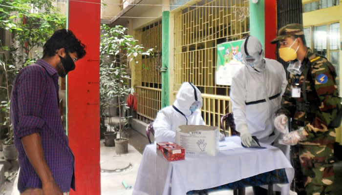 জিগাতলায় সেনাবাহিনীর চিকিৎসা সেবা