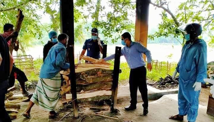 মুক্তিযোদ্ধা কমলেশ চক্রবর্তীর শেষকৃত্যে বাধা