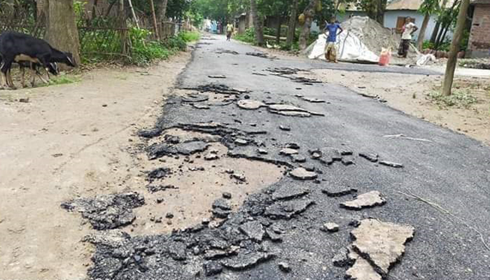 অনিয়মের প্রতিবাদ করে মামলা খেল গ্রামবাসী