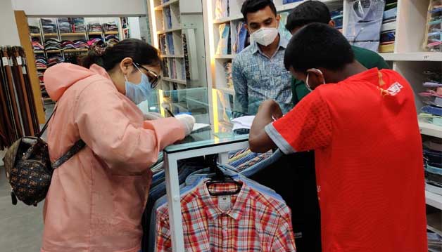 আর্টিসানসহ ৬ দোকানে ৭৪ হাজার টাকা জরিমানা
