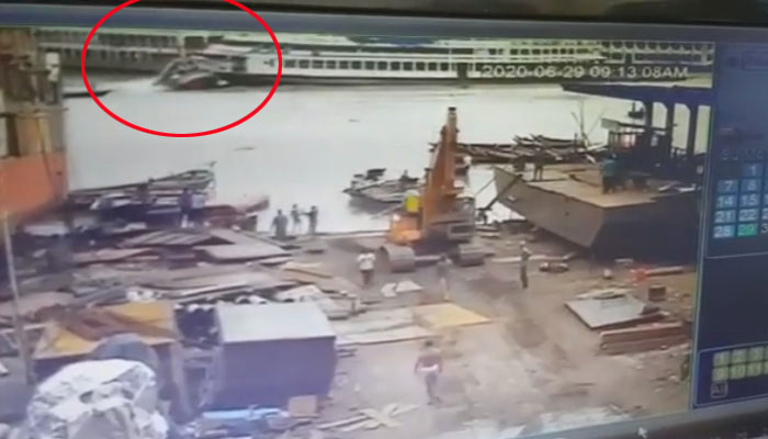 রং সাইডে চালিয়ে মর্নিংবার্ডকে ধাক্কা মারে ময়ূরী