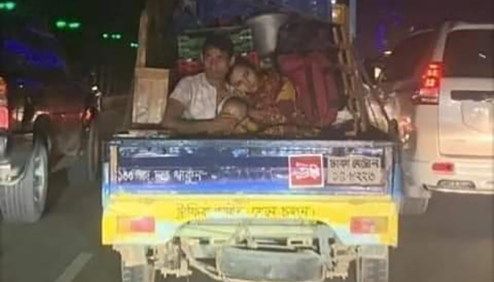 স্বপ্নের ঢাকা ছেড়ে অনিশ্চিত গন্তব্য