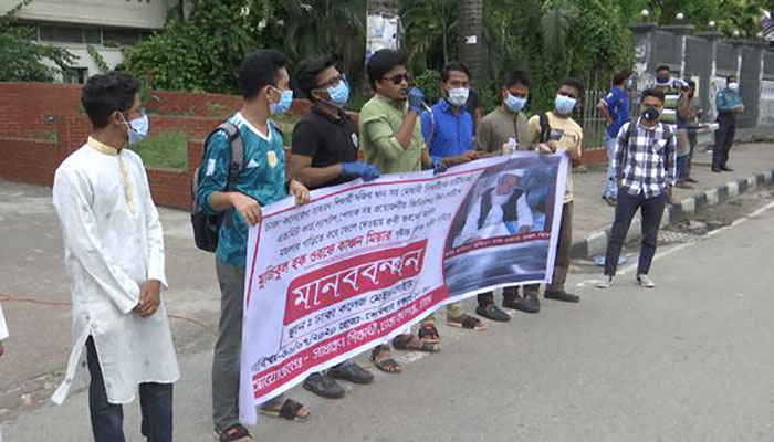মালামাল ডাস্টবিনে ফেলা ভবন মালিককে গ্রেপ্তার দাবি