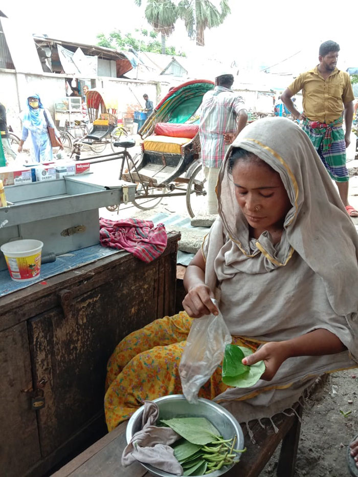 শহরে কাজ নেই, গ্রামে বন্যা- কোথায় যাবে ওরা?