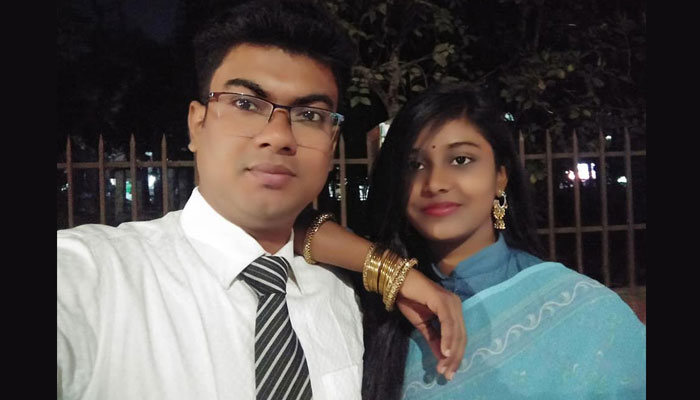 স্ত্রীর অনুপ্রেরণায় ৩৮তম বিসিএসে প্রথম হয়েছেন রুহুল