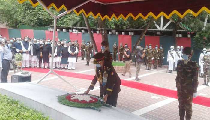 টুঙ্গিপাড়ায় বঙ্গবন্ধুর সমাধিতে শ্রদ্ধা
