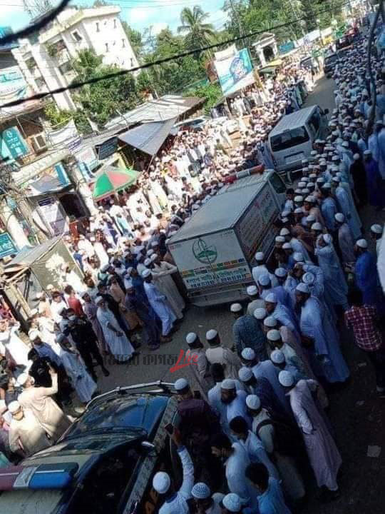 জানাজায় লাখো মানুষের ঢল