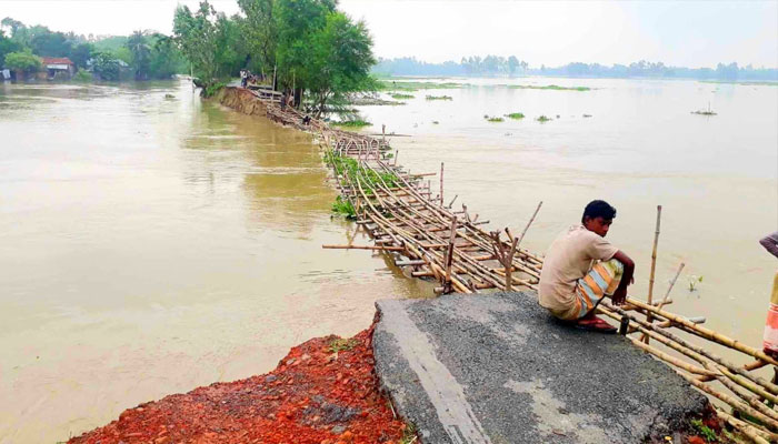 মান্দায় আবারও বন্যা, পাউবোর গাফিলতি