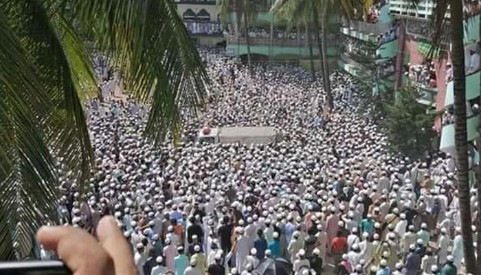 জানাজায় লাখো মানুষের ঢল