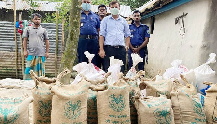 ভিজিডির ২৮ বস্তা চাল উদ্ধার