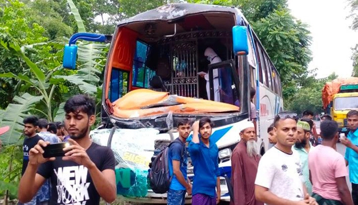 লাশ নিয়ে ফেরার পথে নিহত অ্যাম্বুলেন্সের ৬ যাত্রী