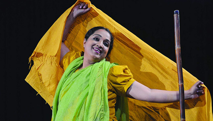 মঞ্চের দুয়ার খোলার অপেক্ষায় নাট্যকর্মীরা