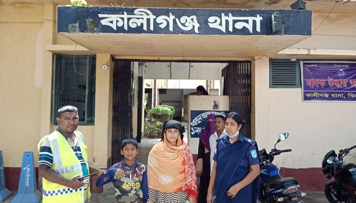 হারিয়ে যাওয়া শিশুদের মায়ের কোলে ফিরিয়ে দিলো পুলিশ