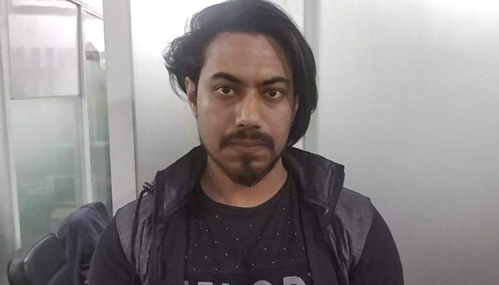 শিশুদের পর্নো ছবি-ভিডিও আপলোড করতেন আজম