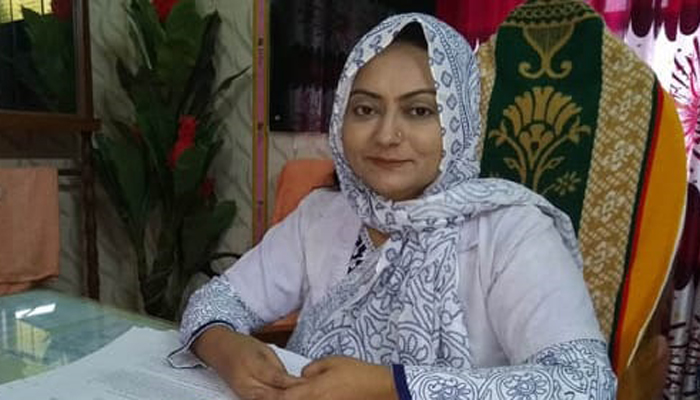 অনুমতি না নিয়ে অফিসে ঢোকায় ক্ষেপলেন স্বাস্থ্য কর্মকর্তা