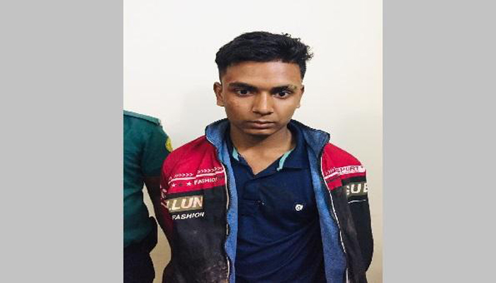 সিলেটে ভাই-বোনসহ সৎ মাকে কুপিয়ে হত্যা, ঘাতক আটক