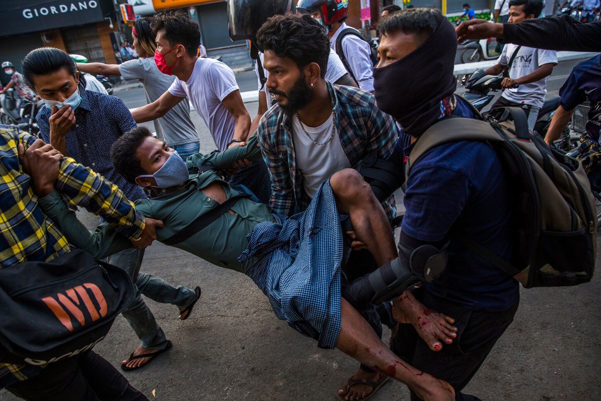 পাখির মতো মানুষ মারছে মিয়ানমার সেনাবাহিনী