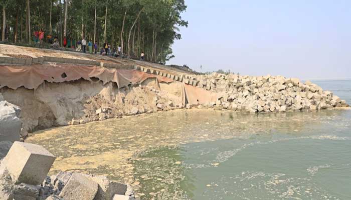 ধুনটে যমুনা নদীর তীর সংরক্ষণ প্রকল্পে ধস