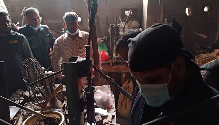 রাজধানীতে প্রায় সোয়া কোটি টাকার নকল ও ভেজাল প্রসাধনী উদ্ধার
