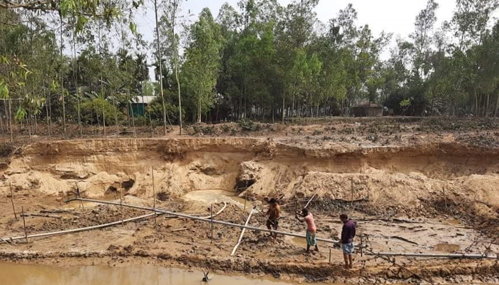 ঝিনাইগাতী গারো পাহাড় বালু দস্যুদের থাবায় ক্ষতবিক্ষত