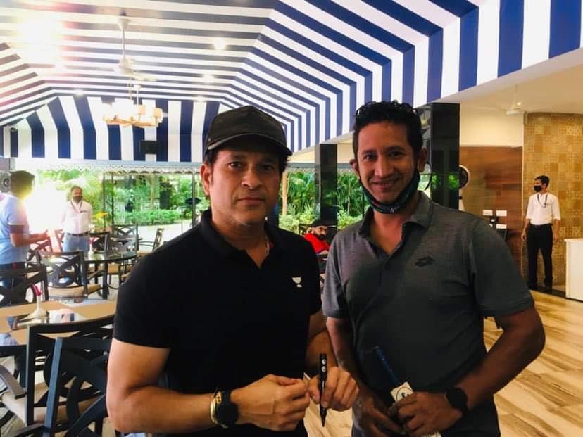 অপিকে শচিনের উপহার