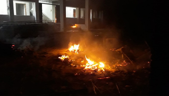 সালথা রণক্ষেত্র, নিহত ১, উপজেলা পরিষদে আগুন