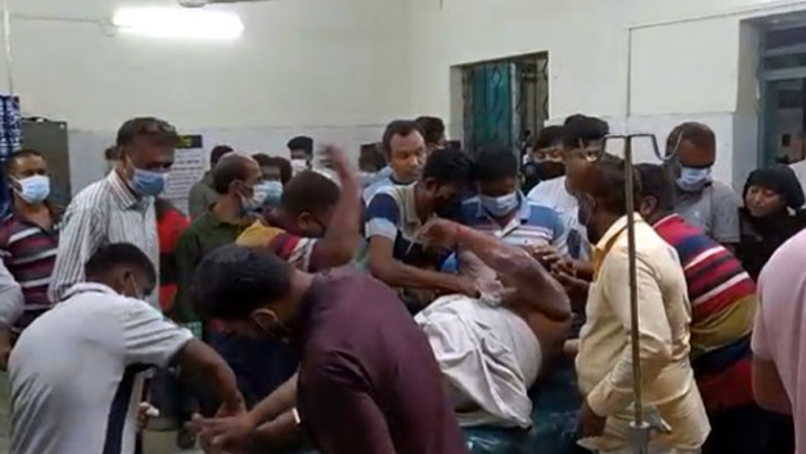 মুন্সীগঞ্জে পৌর মেয়রের বাসায় ‘রহস্যময়’ বিস্ফোরণ, দগ্ধ ১২ (ভিডিও)