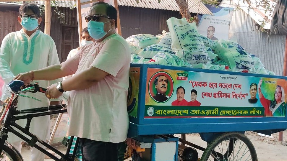 স্বেচ্ছাসেবক লীগের উদ্যোগে মানবতার ভ্যান