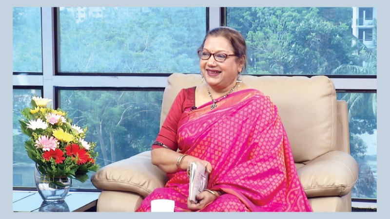 কবরী: যে হাসি চির অমলিন