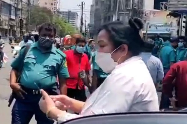 লকডাউনে ডাক্তার, পুলিশ ও ম্যাজিস্ট্রেটের ক্ষমতার বাহাস, ভিডিও ভাইরাল