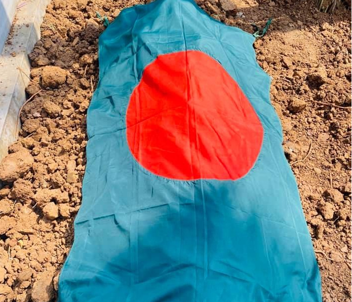 কবরী: যে হাসি চির অমলিন