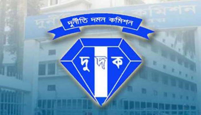 এসকে সুর ও শাহ আলমসহ আট জনের দেশত্যাগে নিষেধাজ্ঞা