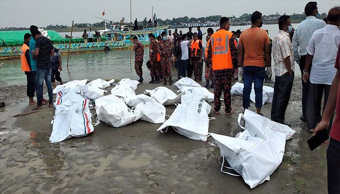 পদ্মায় নৌ দুর্ঘটনা: স্পিডবোটের মালিকসহ ৪ জনের বিরুদ্ধে মামলা