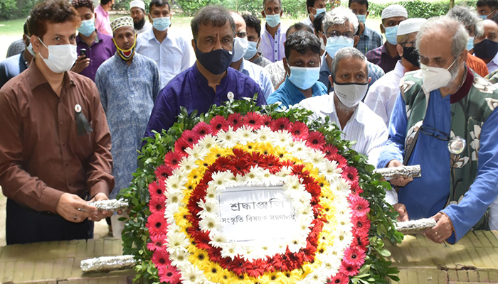 ফুলেল শ্রদ্ধায় বুলবুল চৌধুরীকে বিদায়