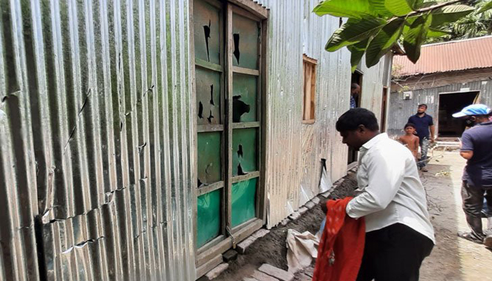 চুলার ধোঁয়া নিয়ে সংঘর্ষ, আহত ২০