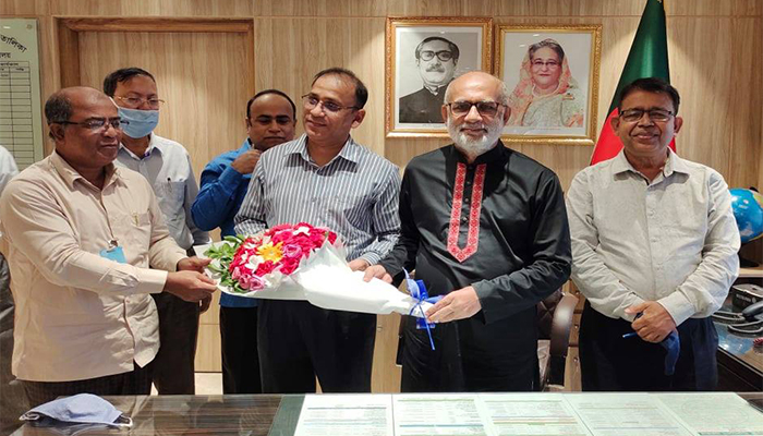 চাকরিতে সৃজনশীলতা দেখানোর মধ্যেই কৃতিত্ব: প্রাণিসম্পদ মন্ত্রী