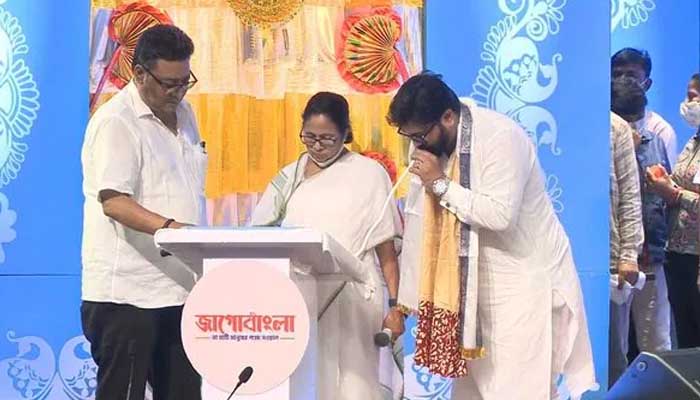 মহালয়ায় বাবুল সুপ্রিয়ের উপহারে আনন্দিত মমতা