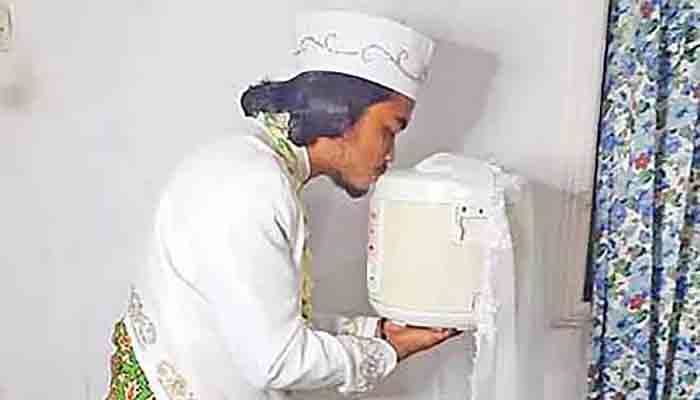 রাইসকুকারকে বিয়ে করলেন ইন্দোনেশিয়ার যুবক!